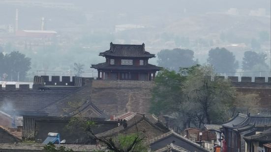 鸡鸣驿有点像世外桃源，一座安静的小城。小城不大，城墙周长约1