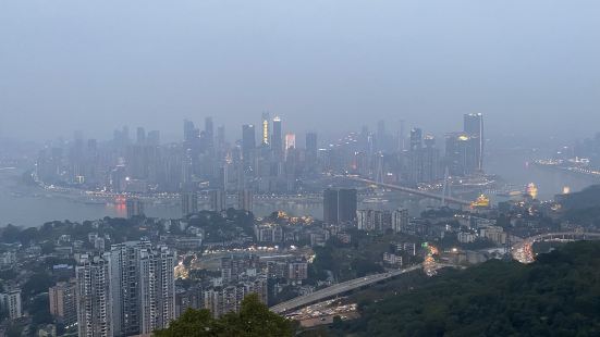 总体不错，可以看到长江北岸城景，里面有一个观景台，坐电梯上去