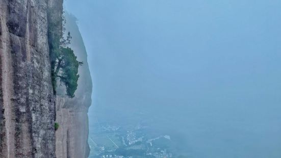 终于来爬江郎山了，奈何人实在是太多了，爬山竟然堵人了，速度大