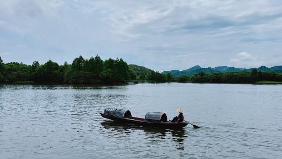 景区布局很合理，我是到停车场停好车车后，从柯岩景区大门进，游