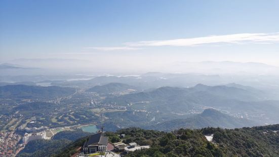 会当凌绝顶，一览众山小。新年的仪式感有很多种，今年我们选择登