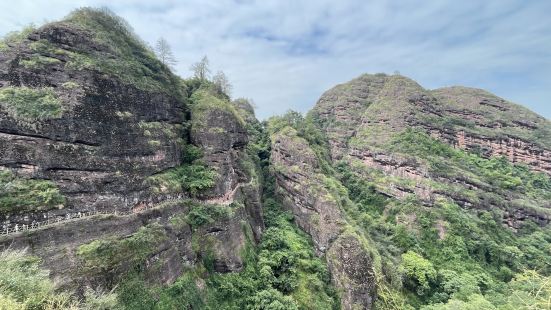 除了很难打到车回去其他都很好，16的门票 风景很好，适爬性高