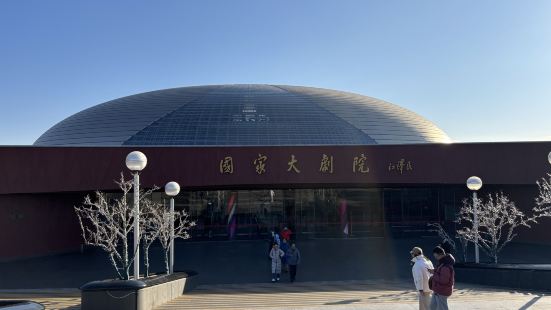 以前经常从国家大剧院旁边经过没有进去过，这次进去参观了一下，