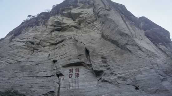 穿越一线天的狭窄，眼前豁然开朗。在山顶看风景，分外不同，这大