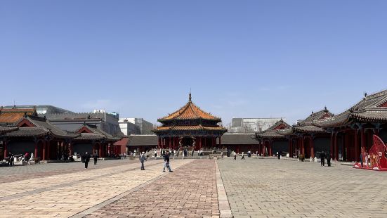 跟北京故宫比是小了，但是历史的沉淀还是很浓厚的，知道清朝的起