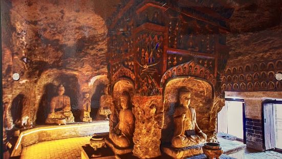萬佛堂石窟是東北地區僅有的，保留了一部分北魏時期的佛教造像，