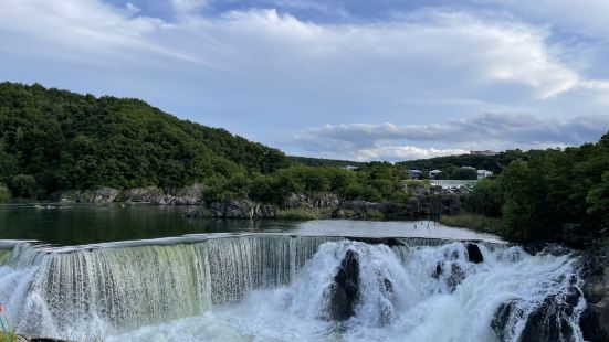 总体评价不错。自然风光、风景优美。建议夏季七八月份前往，瀑布