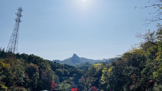 山间流水潺潺，青山绿色匆匆。让我们的心情都瞬间畅快。离家不是