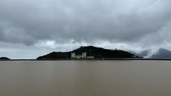 天池感官面积和宣传相比要小很多，步行转一圈算上拍照也就一个多