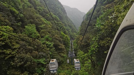 之前不知道黑山谷，这次游后感受很好，景区山水宜人，很美，人少