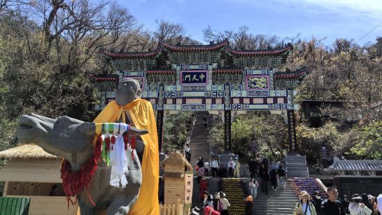 老君山是近幾年洛陽的網紅景點，旅遊設施非常完善，索道、扶梯直