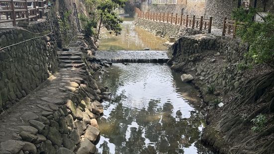 非常好，很漂亮，大树下喝点茶，非常凉快，消费也非常低，看看小