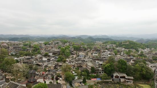 离贵阳城区很近，交通也方便，景区不算特别大，两三个小时足够了