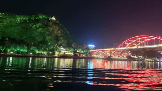 风景真的很好！！柳江的夜景真的很好看！晚风吹的很舒服，很好的