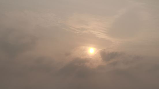 天气不错，下午可以看日落，景色很美，可以俯瞰整个珠江....