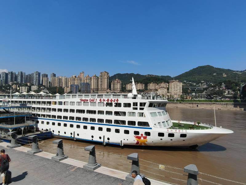 Gold 5 Cruise cruise ship on the Yangtze River