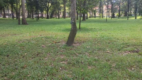 This place is a 5 story buildi