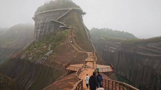 去的那天天陰沉沉，還好不下雨。邊走邊看邊玩，走完全程用了四小