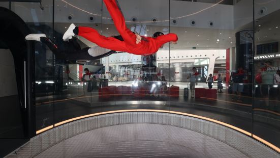 整体服务很好，前台解答非常的耐心，教练很和蔼，每一个动作讲解