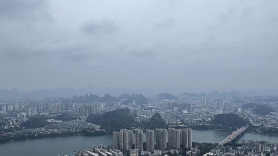 作为老市区的地王，登高望远还是有优势的，看着柳江绕着半圈也是