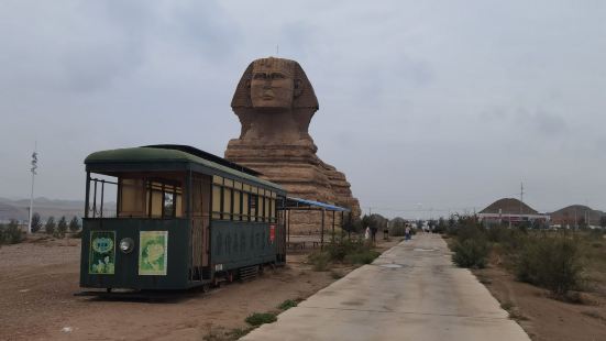 太和庙和祈年殿沧桑感十足，有一定的历史厚重。但狮身人面像、雅