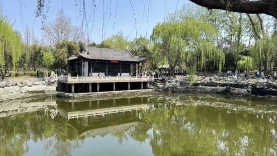 類似一個公園，春暖花開的季節在裏面轉轉挺好的。裏面還有觀音殿