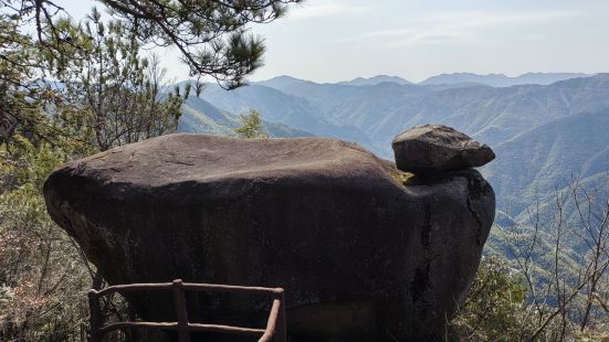 景色很好，一年四季都适合，轻松逛逛加上小憩两个小时正好。就是