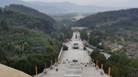 简直是太棒了 风景非常优美 地理位置优越 停车场超大 周边有