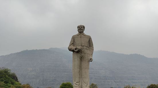 冒雨暢遊黃石國家礦山公園，園區景色優美，滿眼綠色，礦坑也很壯