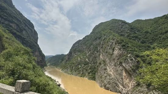 景色真是好，講解也很到位，孩子和講解討論，講解也很認真的對待