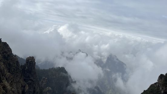 套票合适，核心景点是神农顶，海拔3100多米,看云海，大峡谷