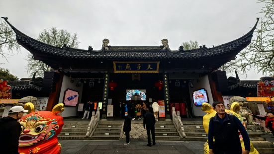 南京孔庙、南京文庙、文宣王庙，为供奉祭祀孔子之地，是中国第一