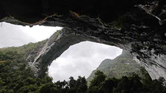 不錯的風光，獨特的水上喀斯特地貌，世界最大水上天生橋，非常難