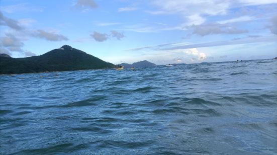 海景很好看，这钱出的确实值。垃圾很少能看出确实有安排保洁员清