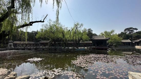 為清代北京著名的「三山五園」，晚清時期，頤和園成為晚清除紫禁