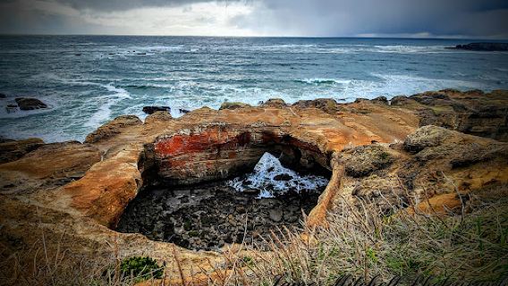 Devils Punchbowl Arch