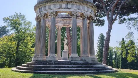 Parque de El Capricho attraction in Madrid