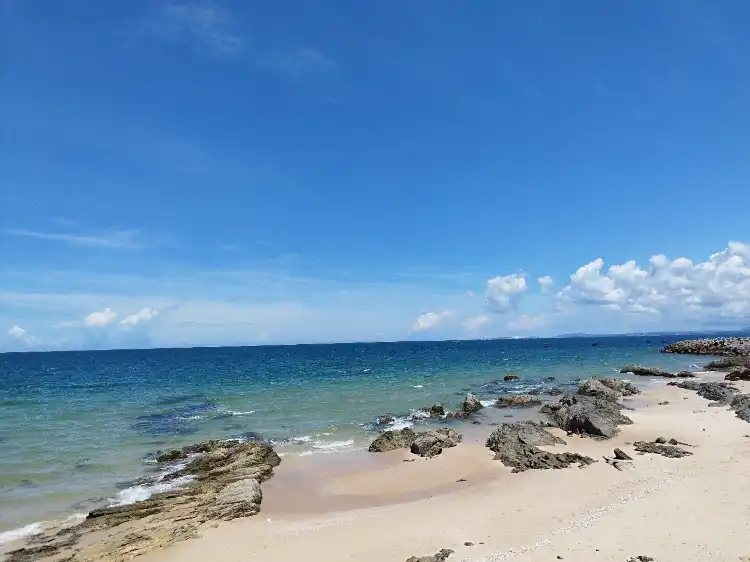 Hotels near Bai Da Ong Dia Beach