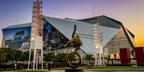 梅賽德斯-奔馳體育場