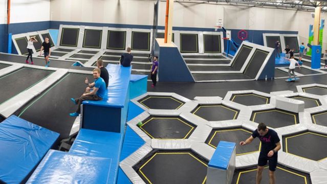 Saltos trampoline park