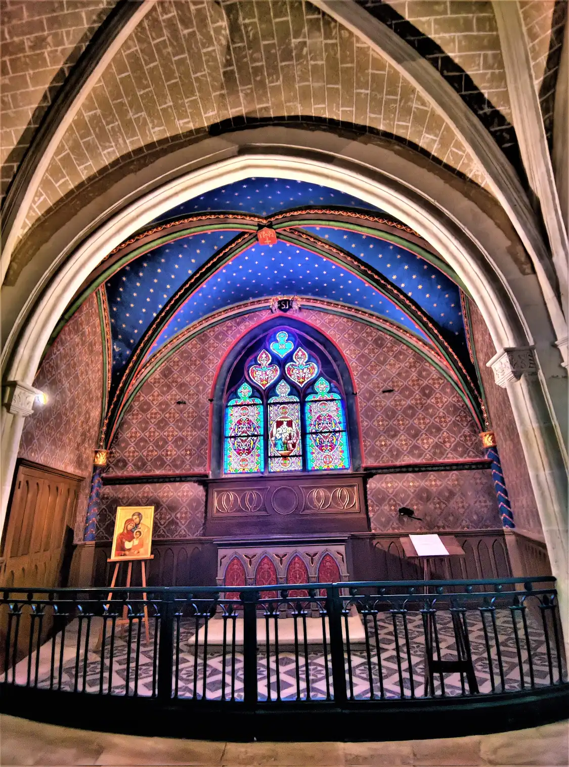 Hotels near Church of Saint Étienne
