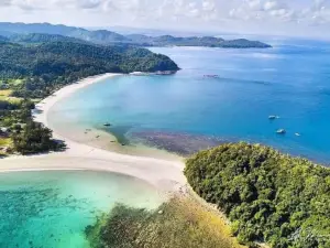 Kelambu Beach