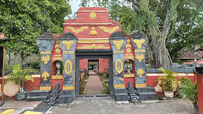 Masjid Besar Kuno Taman Kota Madiun