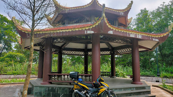Thanh Giong monument