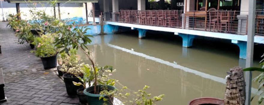 Lesehan Dan Kolam Renang Sebani 2