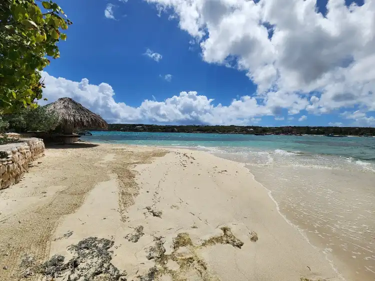 Hotels near Scilly Cay