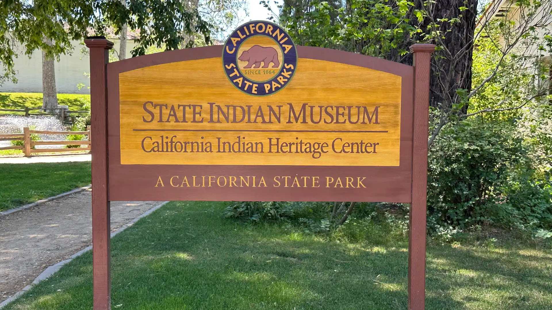 Hotels near State Indian Museum
