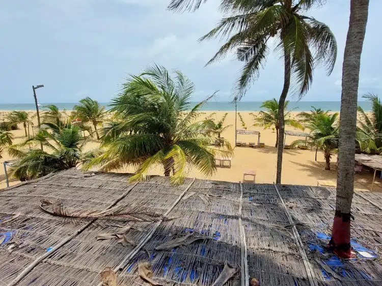 Hotels near Fidjrosse Beach