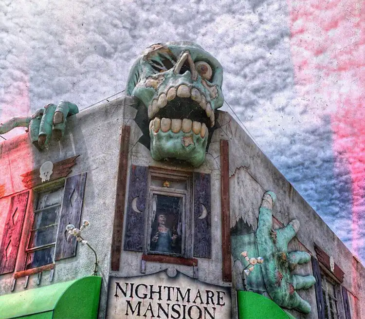 Hotels in der Nähe von Nightmare Mansion