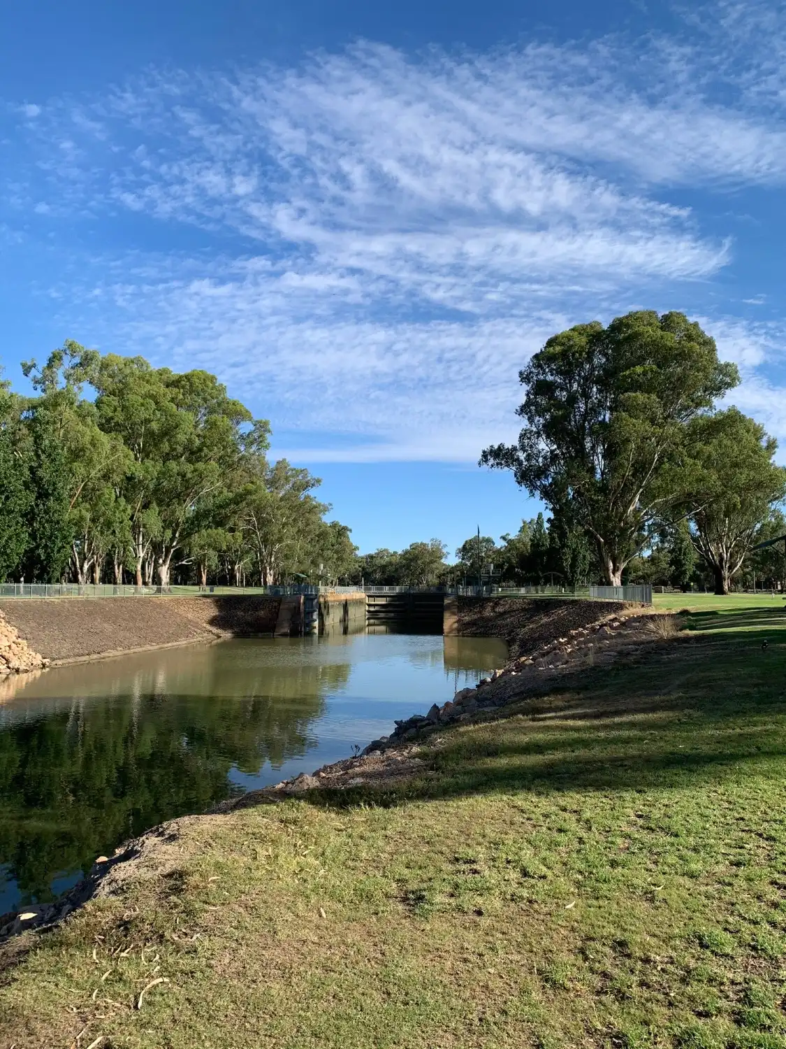 Hotels near Lock 11